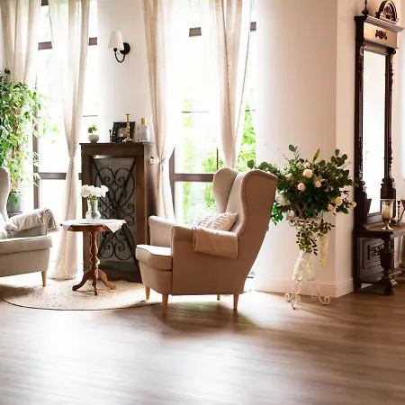 Dwor 3* Konstancin-Jeziorna
