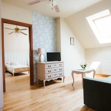 Dwor Konstancin-Jeziorna